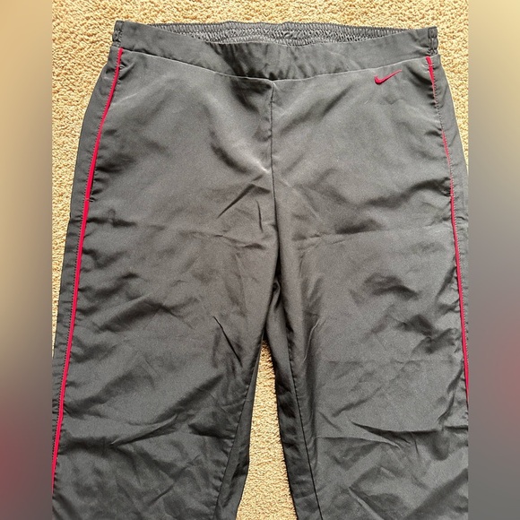 NIKE VINTAGE Men's Black Pants with Red Accents - Picture 8 of 8